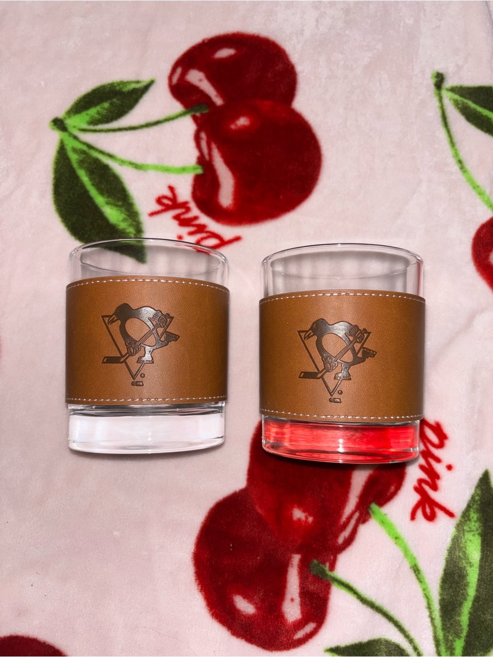 nhl penguins hockey glasses set